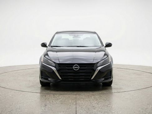 Used 2025 Nissan Altima 2.5 SV FWD image 2