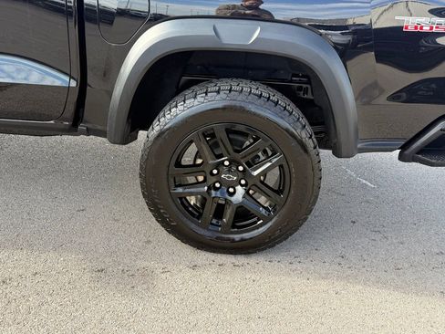 Used 2023 Chevrolet Colorado Trail Boss image 40