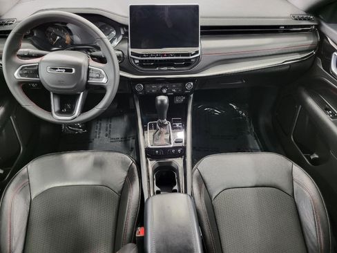 Used 2025 Jeep Compass Trailhawk AWD/4WD image 6