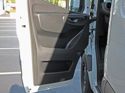 Used 2025 Mercedes-Benz Sprinter 2500 image 8