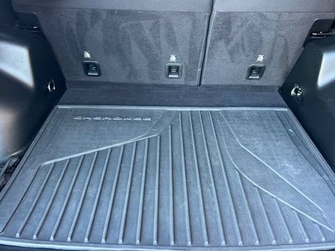 Used 2019 Jeep Cherokee Latitude w/ Popular Appearance Group AWD/4WD image 17