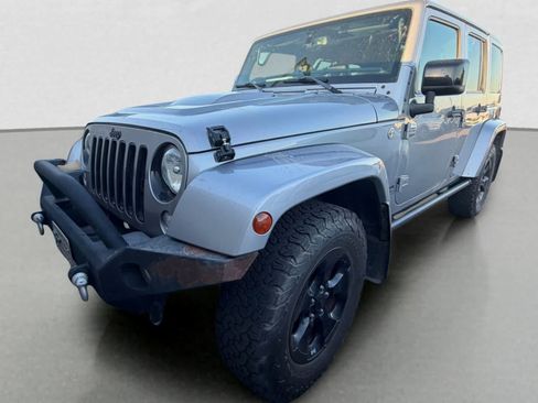 Used 2015 Jeep Wrangler Unlimited Sahara AWD/4WD image 2