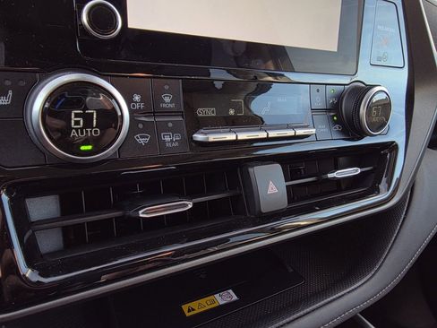 Used 2024 Toyota Highlander XLE image 18