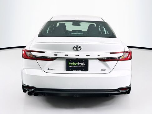 Used 2025 Toyota Camry SE image 7