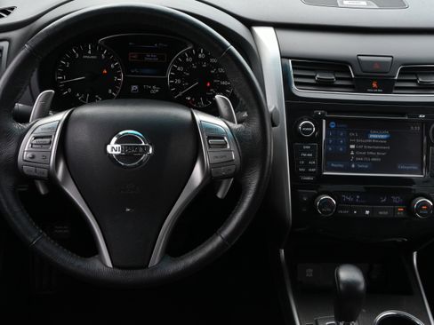 Used 2015 Nissan Altima 3.5 SL FWD image 16