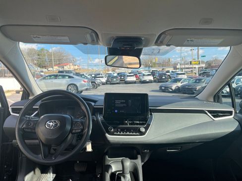 Used 2025 Toyota Corolla LE image 27