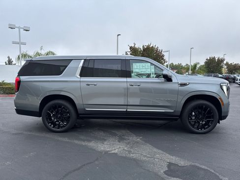 New 2026 GMC Yukon XL Denali w/ Denali Reserve Package AWD/4WD image 7