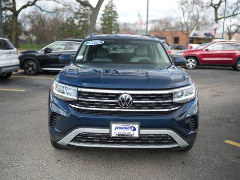 Certified 2022 Volkswagen Atlas SE w/ Black Wheel Package image 3