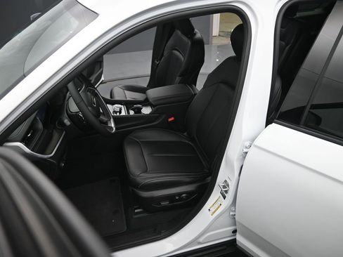 New 2025 Jeep Grand Cherokee L Limited image 11