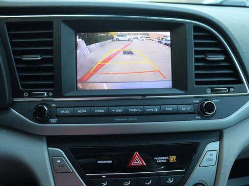 Used 2017 Hyundai Elantra SE image 30