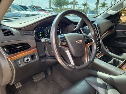 Used 2020 Cadillac Escalade Luxury RWD image 24
