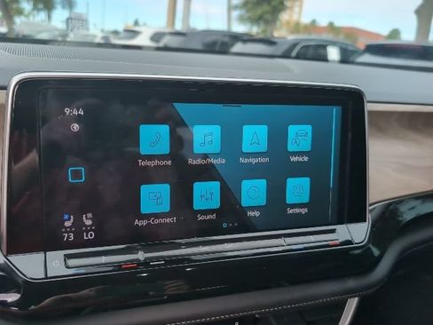 Used 2024 Volkswagen Atlas SE FWD image 12