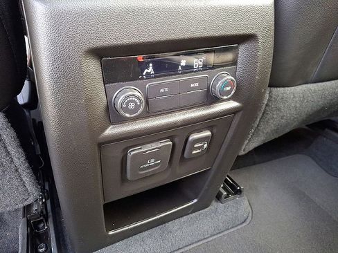 Used 2023 Chevrolet Traverse RS image 15