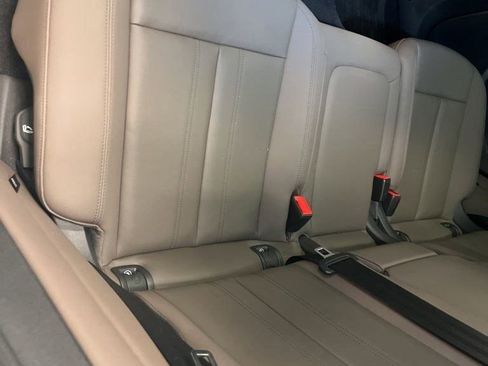 Used 2025 Audi Q5 Premium w/ Convenience Package image 8