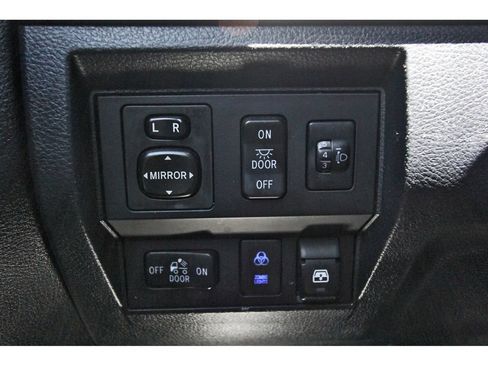 Used 2017 Toyota Tundra SR5 w/ SR5 Upgrade Package RWD image 19