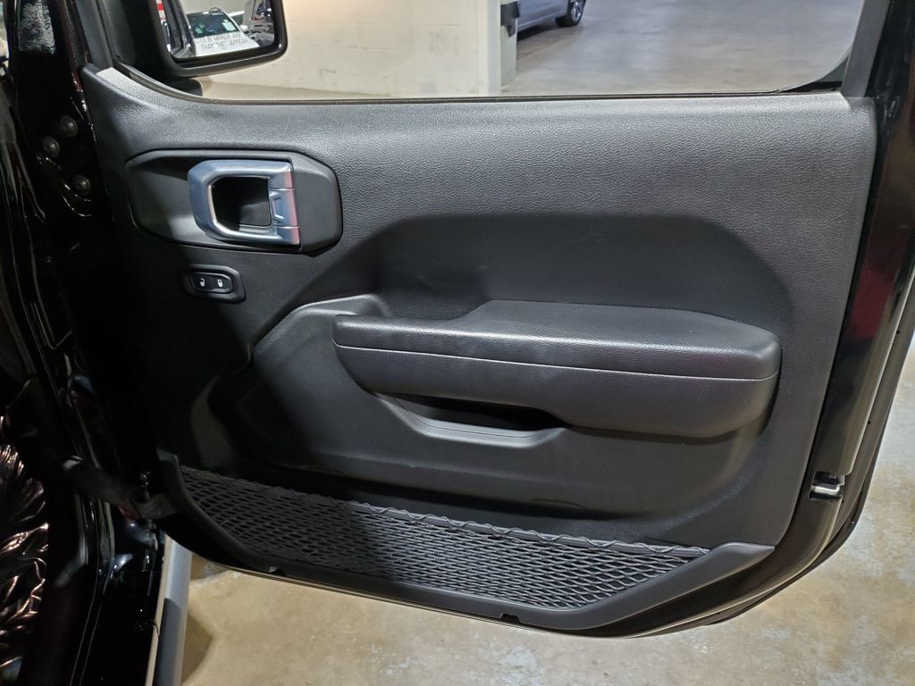 Used 2021 Jeep Gladiator Sport AWD/4WD image 17