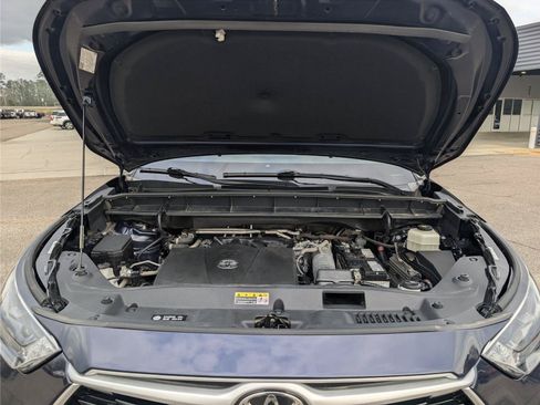 Used 2022 Toyota Highlander XLE FWD image 39