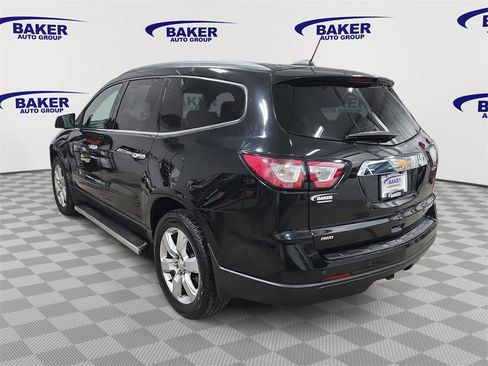 Used 2017 Chevrolet Traverse LT w/ Style and Technology Package image 7