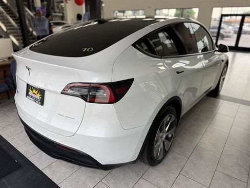 Used 2021 Tesla Model Y Long Range AWD/4WD image 6