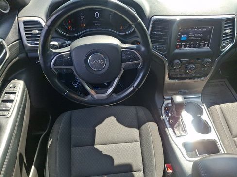 Used 2020 Jeep Grand Cherokee Laredo AWD/4WD image 11