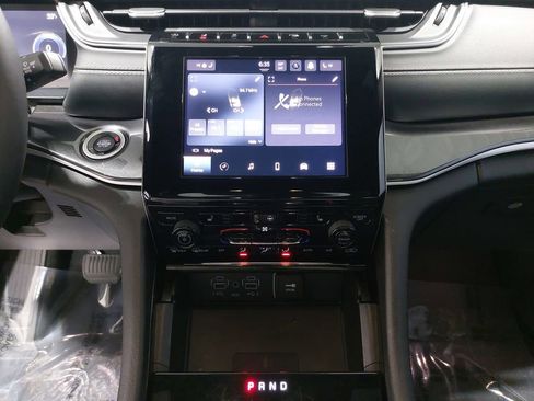 Used 2023 Jeep Grand Cherokee L Laredo image 22