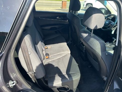 Used 2020 Kia Sorento AWD V6 image 12