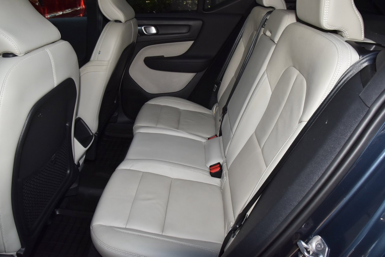 Used 2022 Volvo XC40 T5 Momentum AWD/4WD image 14