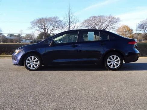 Used 2025 Toyota Corolla LE image 2