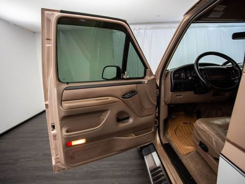 Used 1996 Ford Bronco XLT image 16