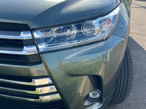 Used 2019 Toyota Highlander Limited AWD/4WD image 11