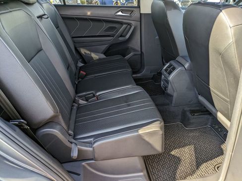 Used 2022 Volkswagen Tiguan SE image 29