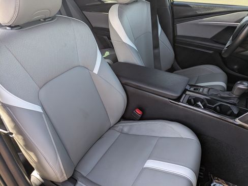 Used 2025 Toyota Camry SE w/ Convenience Package FWD image 10