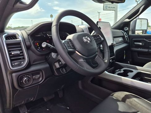 New 2026 RAM 2500 Laramie AWD/4WD image 17