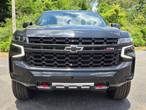 Used 2024 Chevrolet Suburban Z71 AWD/4WD image 9