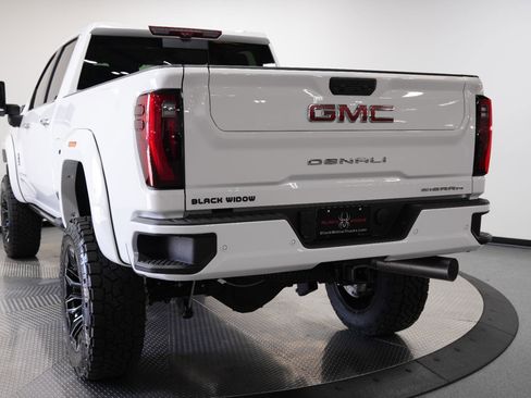New 2025 GMC Sierra 2500 Denali w/ Denali Reserve Package image 8