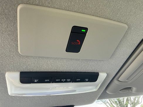 Used 2021 Nissan Kicks SR w/ SR Premium Package FWD image 17