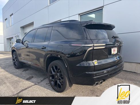 Used 2024 Chevrolet Traverse RS AWD/4WD image 2
