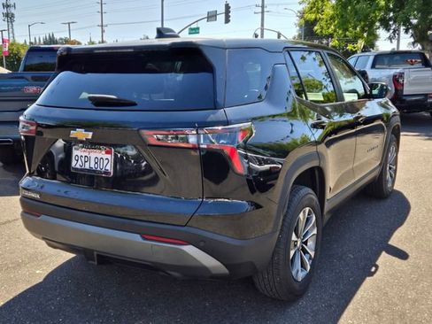 Used 2025 Chevrolet Equinox LT FWD image 4