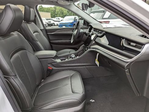 Used 2023 Jeep Grand Cherokee 4WD 4xe w/ Luxury Tech Group II image 22