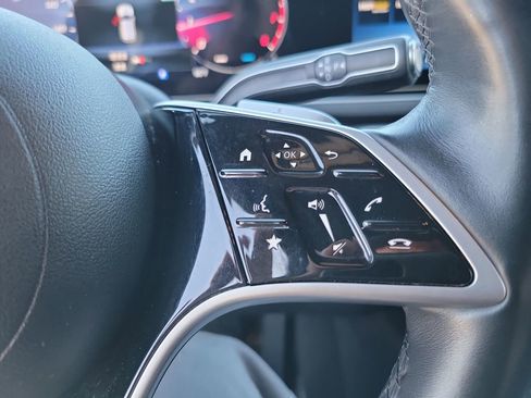 Used 2024 Mercedes-Benz GLE 350 4MATIC w/ 3rd Row Seat Package image 6