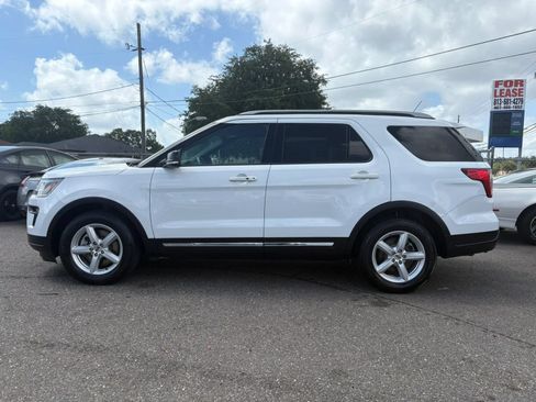 Used 2018 Ford Explorer XLT w/ Equipment Group 201A FWD image 4