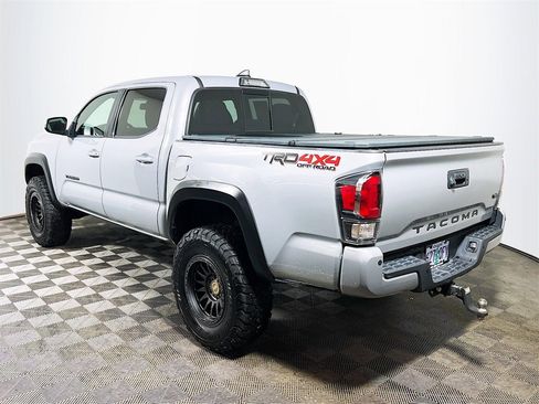 Used 2018 Toyota Tacoma TRD Off-Road image 6