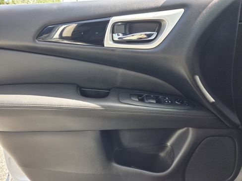 Used 2020 Nissan Pathfinder S FWD image 21