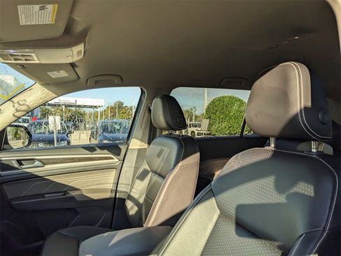 Certified 2023 Volkswagen Atlas SE image 8