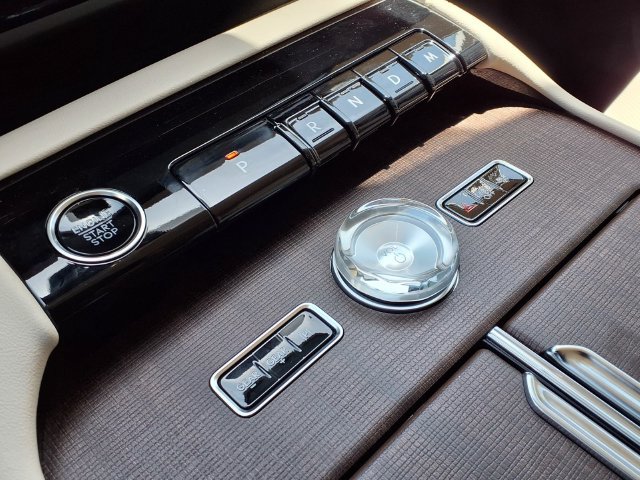 New 2027 Lincoln Navigator Premiere RWD image 13
