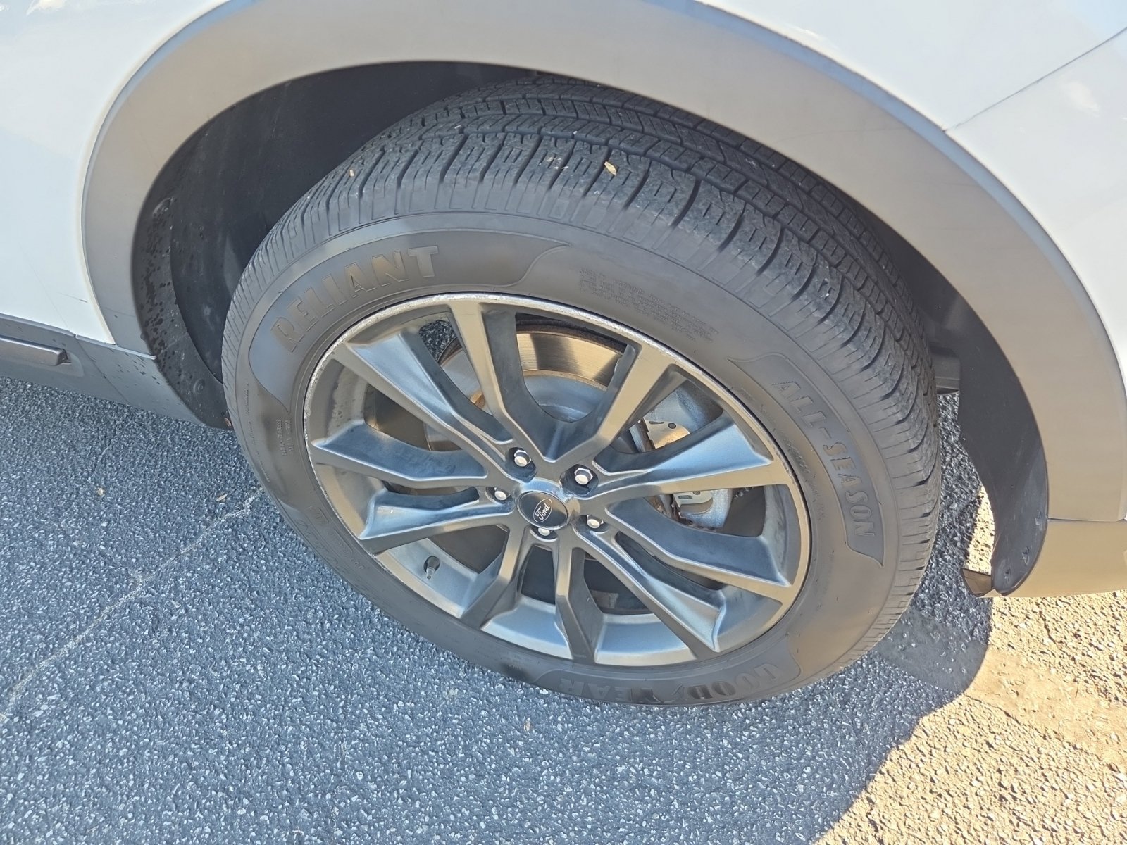 Used 2018 Ford Explorer XLT w/ Equipment Group 202A AWD/4WD image 10