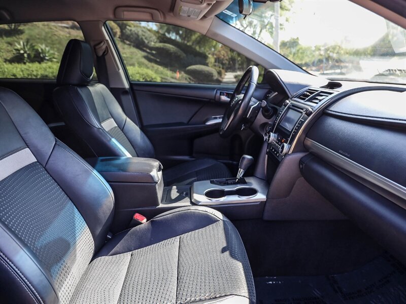 Used 2014 Toyota Camry SE FWD image 19