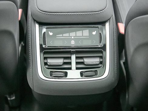 New 2026 Volvo XC90 B6 Plus w/ Protection Package Premier image 24