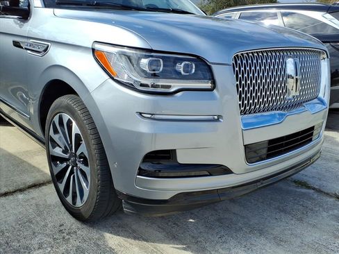 Used 2023 Lincoln Navigator Reserve image 7