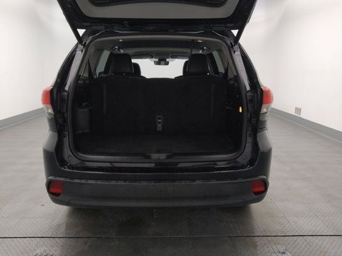 Used 2019 Toyota Highlander XLE image 29